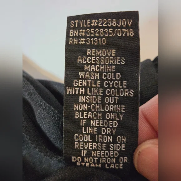 Amy Wear Black Dress With Cream/light Gold Colored Rose Lace Detail - Picture 8 of 8